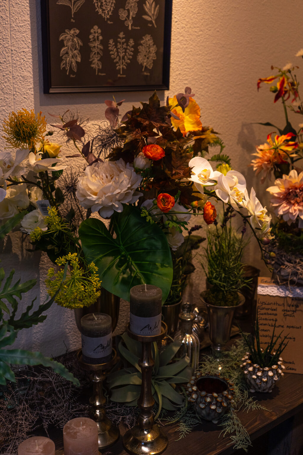 Tischdekoration mit Blumen für Firmenanlass